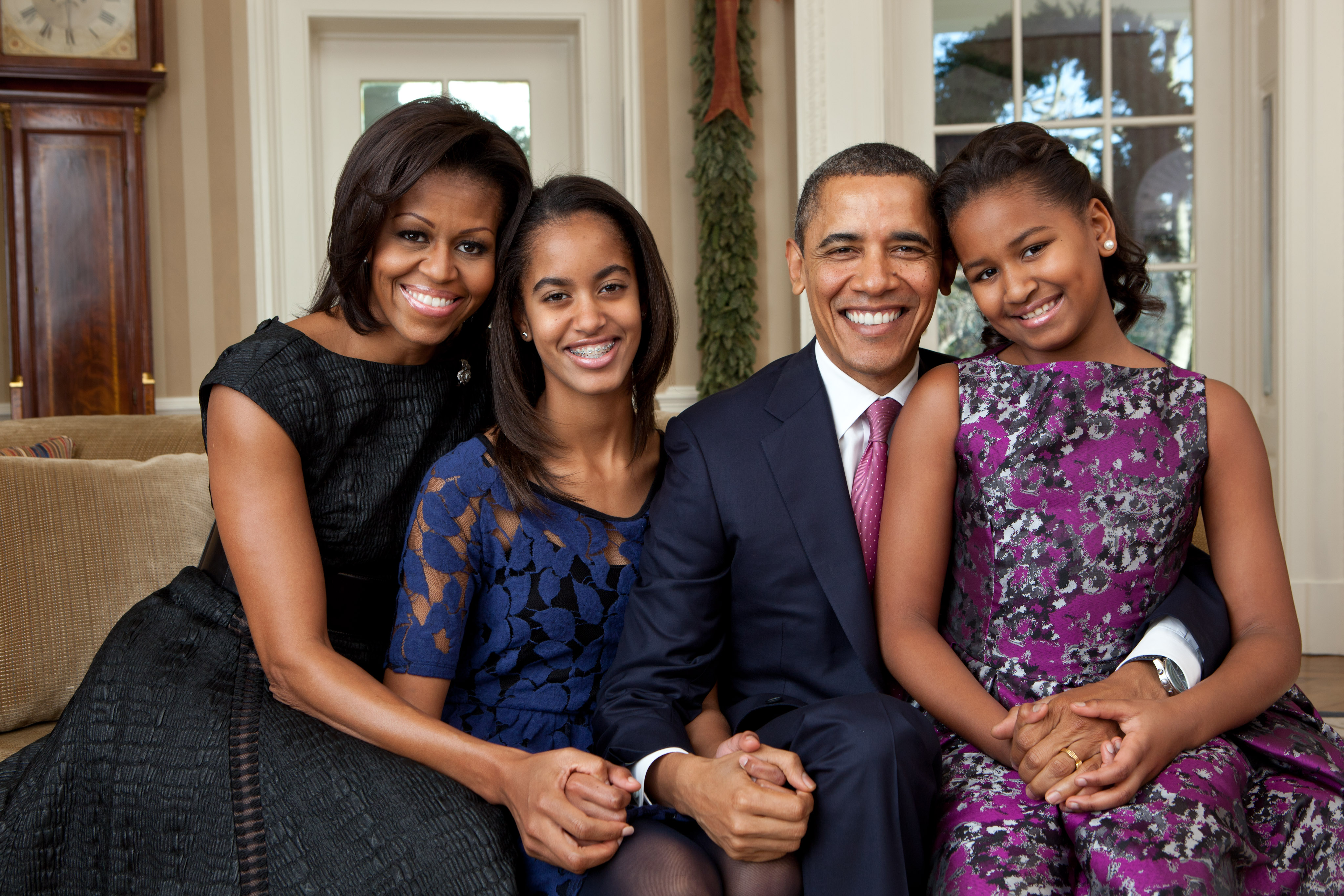 barack_obama_family_portrait_2011